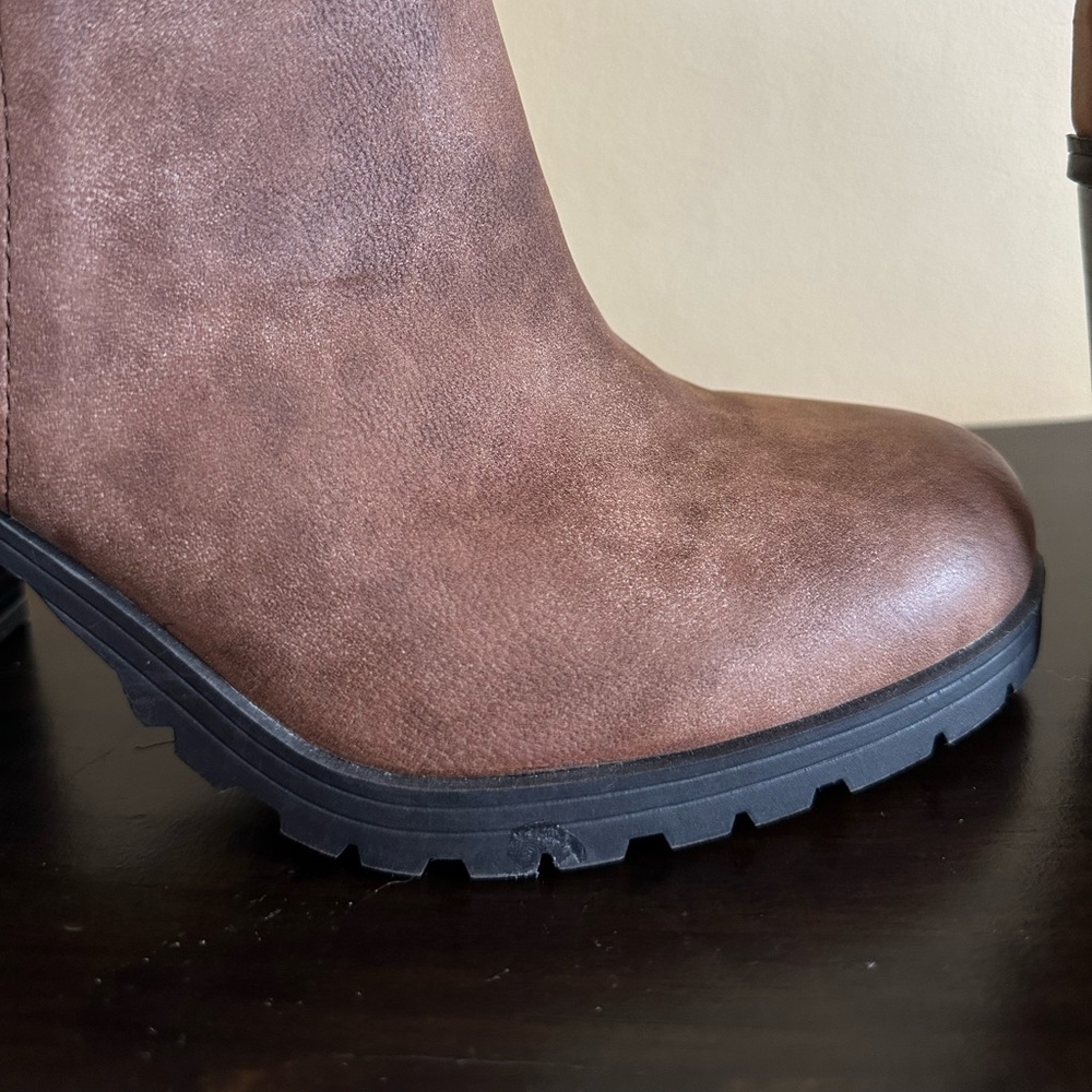 Sam & Libby Faux Leather Deanna Chunky Heel Booties Tread Soles Women's 9.5 - Picture 7 of 13
